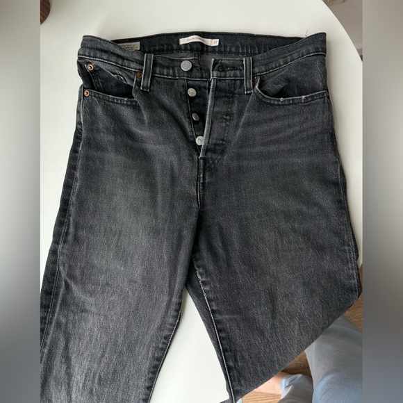 Levi’s Wedgie Straight Jean - Picture 1 of 4